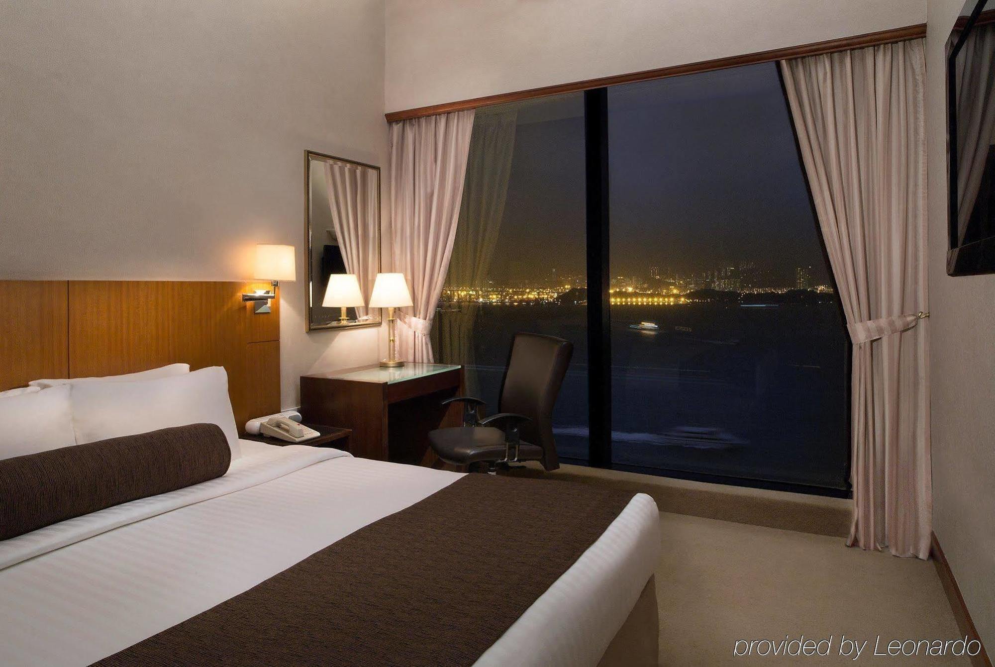 Island Pacific Hotel Hong Kong Bagian luar foto